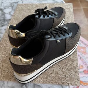 SIZE 9.5 Michael Kors SIGNATURE & LOGO Trainer Sneakers. BN